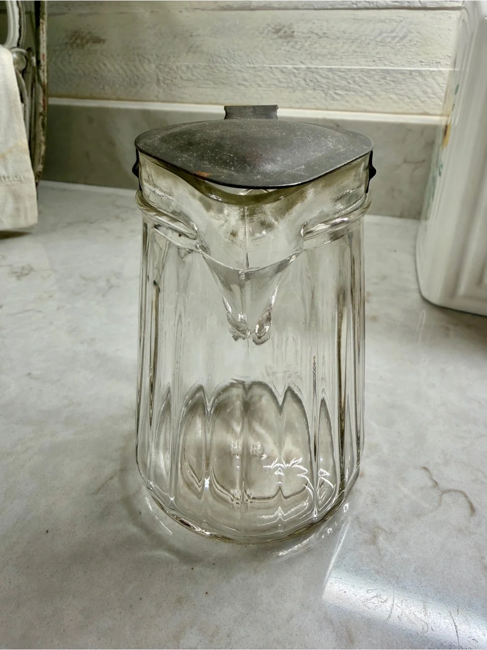 VINTAGE, ANCHOR HOCKING, GLASS SYRUP JAR WITH LID